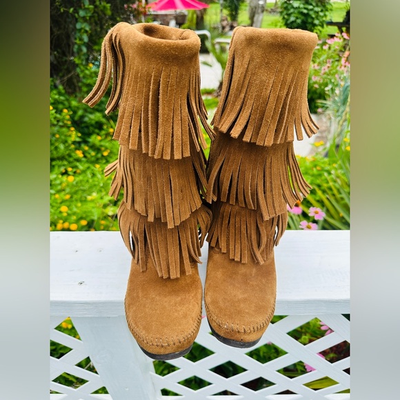 Minnetonka Moccasin 1638 Brown Suede 3 Layer Tiered Fringe Boots Women's Size 8 - Picture 1 of 7